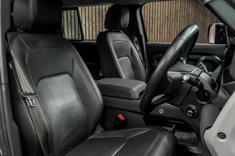 Land Rover Defender 110 XS Edition — photo 2 of 47