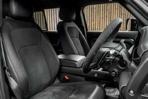 Land Rover Defender 110 P525 V8 — photo 2 of 49