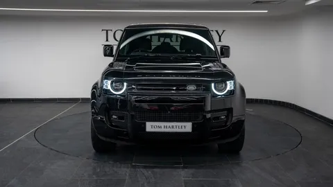 Land Rover Defender 110 V8 Bond Edition — photo 2 of 41