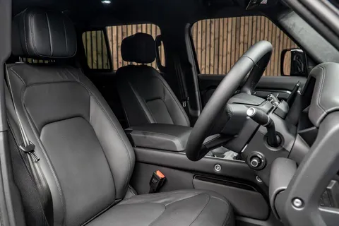 Land Rover Defender 110 V8 X — photo 2 of 47