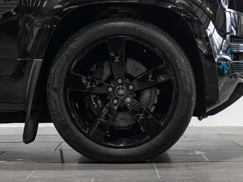 Land Rover Defender 110 V8 — photo 2 of 17