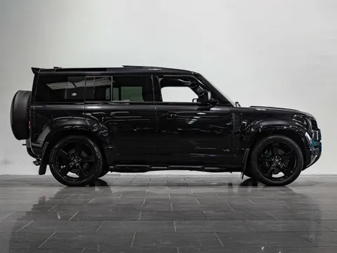 Land Rover Defender 110 V8 — photo 3 of 17