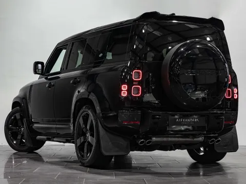 Land Rover Defender 110 V8 — photo 4 of 17