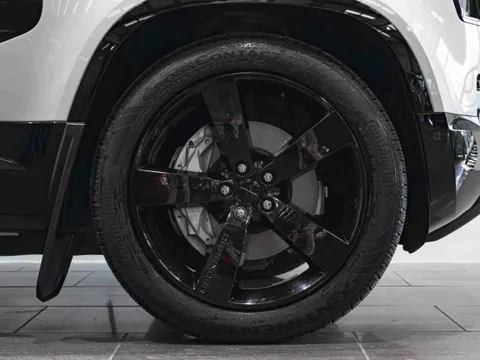 Land Rover Defender 110 X-Dynamic HSE D350 — photo 2 of 13