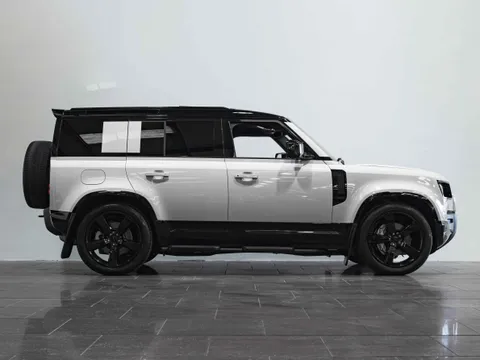 Land Rover Defender 110 X-Dynamic HSE D350 — photo 3 of 13