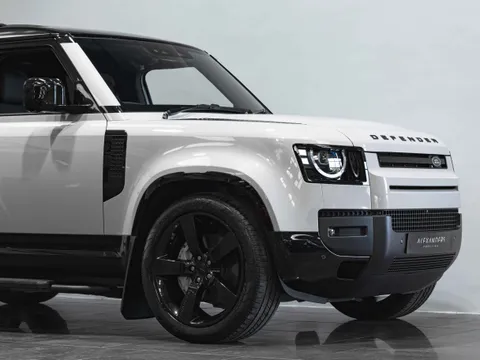 Land Rover Defender 110 X-Dynamic HSE D350 — photo 4 of 13