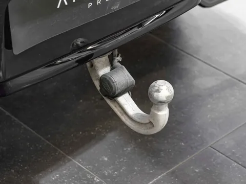 Land Rover Defender 110 X-Dynamic HSE D300 Hard Top URBAN — photo 2 of 16