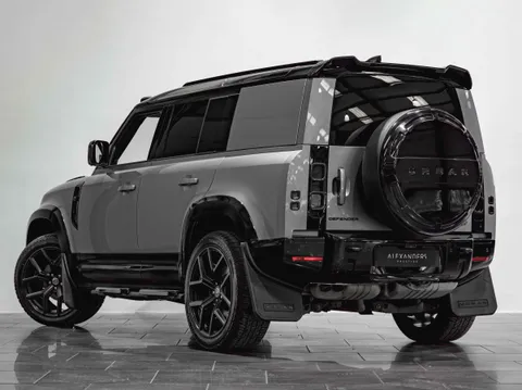 Land Rover Defender 110 X-Dynamic HSE D300 Hard Top URBAN — photo 3 of 16