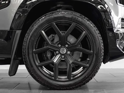 Land Rover Defender 110 X-Dynamic HSE D300 Hard Top URBAN — photo 5 of 16