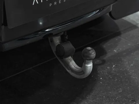 Land Rover Defender 110 X-Dynamic HSE Hard Top D350 — photo 2 of 13