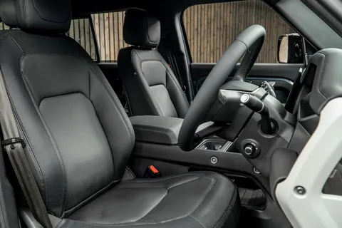 Land Rover Defender 110 X-Dynamic HSE — photo 2 of 49