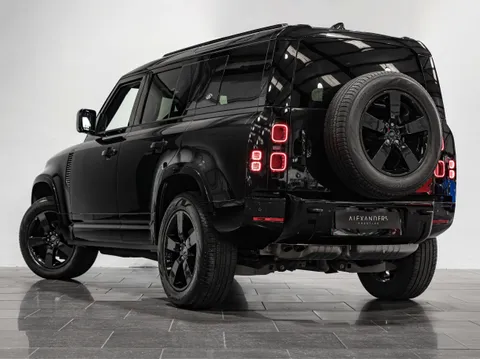 Land Rover Defender 110 X-Dynamic SE D250 — photo 4 of 14