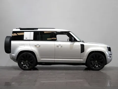 Land Rover Defender 110 XS Edition D250 — photo 3 of 14