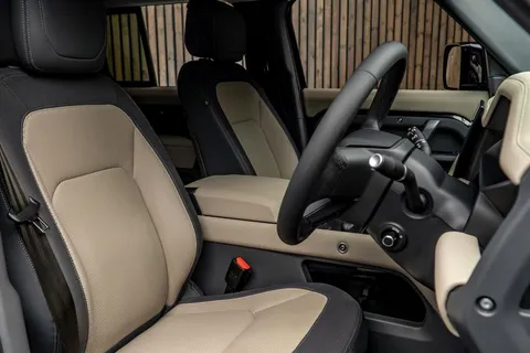 Land Rover Defender 110 X-Dynamic HSE — photo 2 of 47