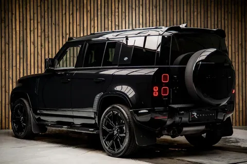 Land Rover Defender 110 X-Dynamic HSE — photo 3 of 47