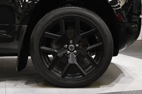 Land Rover Defender 90 D200 MHEV SE — photo 3 of 41
