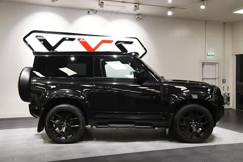 Land Rover Defender 90 D200 MHEV SE — photo 4 of 41