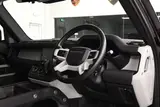 Land Rover Defender 90 D200 MHEV SE thumbnail
