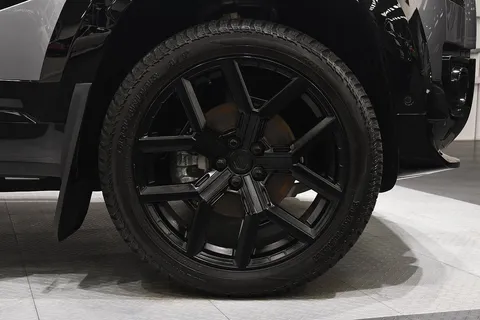 Land Rover Defender 90 X-Dynamic HSE 3