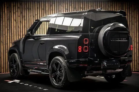Land Rover Defender 90 D250 X-Dynamic HSE — photo 3 of 46