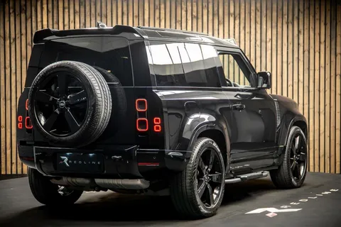 Land Rover Defender 90 D250 X-Dynamic HSE — photo 4 of 32