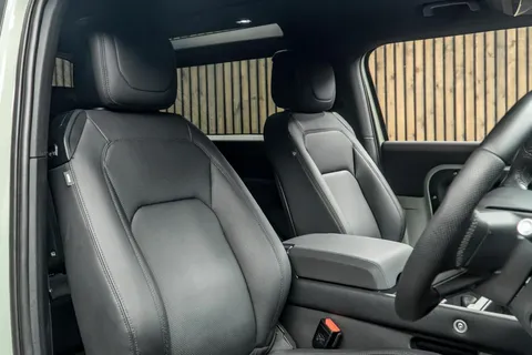 Land Rover Defender 90 D300 75th Limited Edition — photo 2 of 42