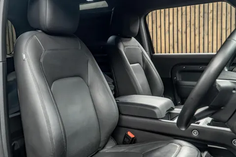 Land Rover Defender 90 X-Dynamic HSE — photo 2 of 42
