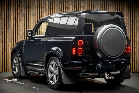 Land Rover Defender 90 X-Dynamic HSE — photo 3 of 42