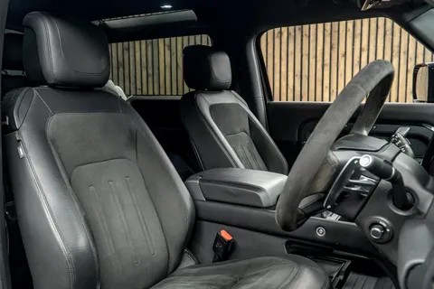 Land Rover Defender 90 P525 V8 — photo 2 of 45