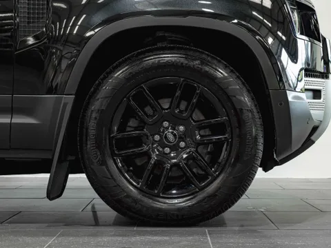Land Rover Defender 90 SE Hard Top D250 4