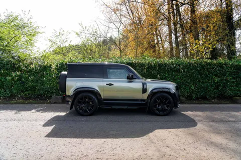 Land Rover Defender 90 V8 2