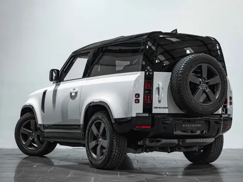 Land Rover Defender 90 X-Dynamic HSE D300 — photo 2 of 11