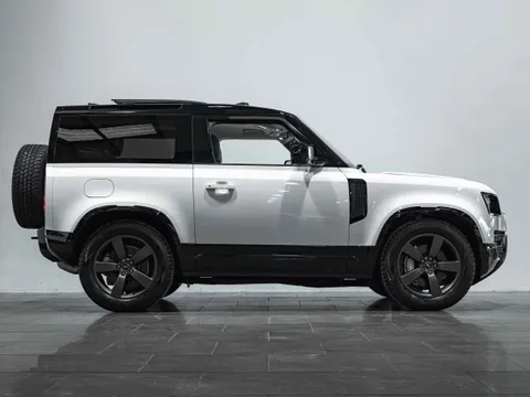 Land Rover Defender 90 X-Dynamic HSE D300 — photo 3 of 11