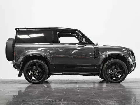 Land Rover Defender 90 X-Dynamic SE Hard Top D250 — photo 2 of 13