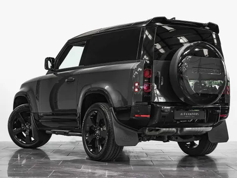 Land Rover Defender 90 X-Dynamic SE Hard Top D250 — photo 4 of 13