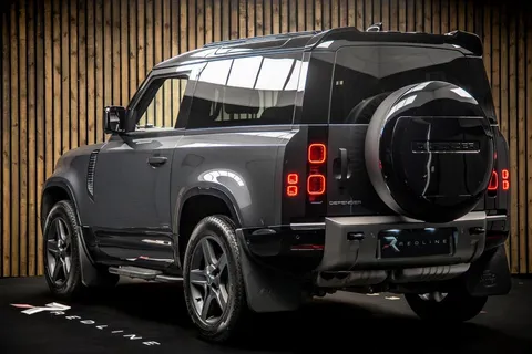 Land Rover Defender 90 X-Dynamic SE 3
