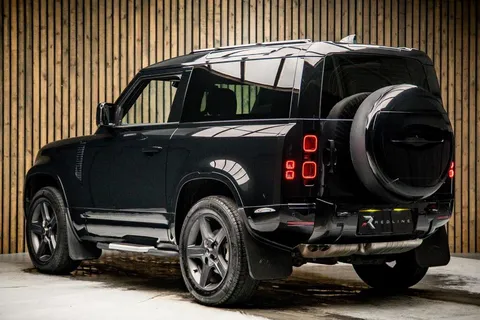 Land Rover Defender 90 X-Dynamic SE — photo 3 of 43