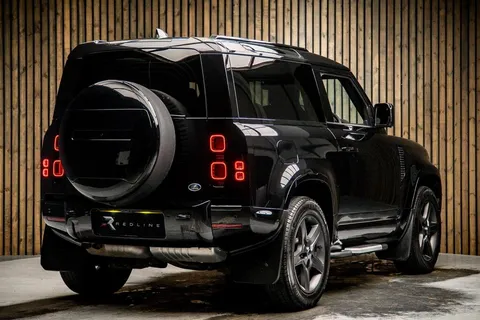Land Rover Defender 90 X-Dynamic SE — photo 4 of 43