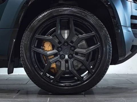 Land Rover Defender Octa 2