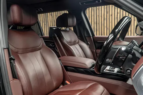 Land Rover Range Rover P400 Autobiography LWB — photo 2 of 46