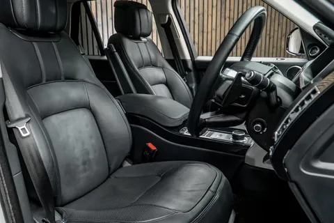 Land Rover Range Rover D300 Vogue — photo 2 of 45