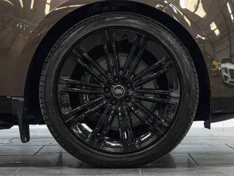 Land Rover Range Rover First Edition P530 — photo 4 of 10