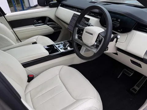 Land Rover Range Rover P440e SE — photo 2 of 3