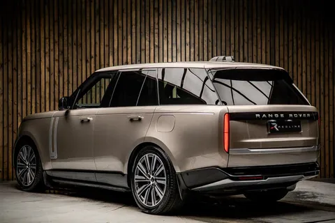 Land Rover Range Rover P550e Autobiography — photo 3 of 46