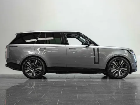 Land Rover Range Rover SE P440e — photo 3 of 11