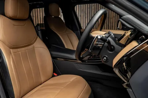 Land Rover Range Rover Sport D300 Dynamic SE — photo 2 of 46