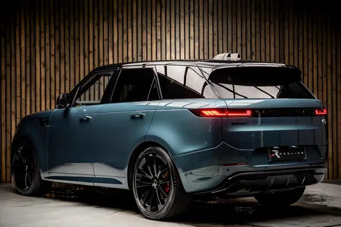 Land Rover Range Rover Sport D300 Dynamic SE — photo 3 of 46