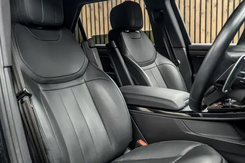 Land Rover Range Rover Sport D300 Dynamic SE — photo 2 of 45