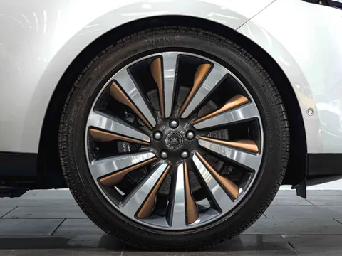 Land Rover Range Rover SV P615 LWB 4