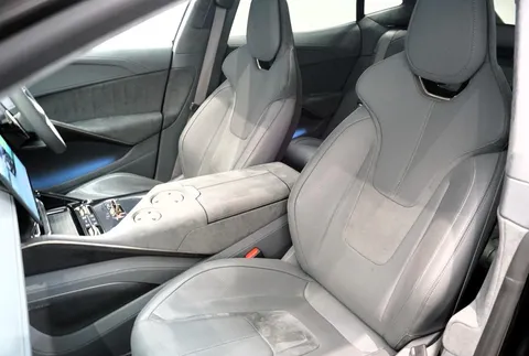 Lotus Eletre — photo 5 of 7